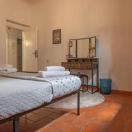 Classic Florentine Flat With Garden Φλωρεντία