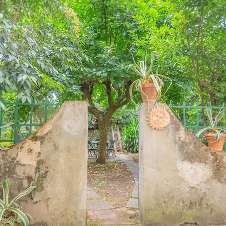Classic Florentine Flat With Garden Φλωρεντία